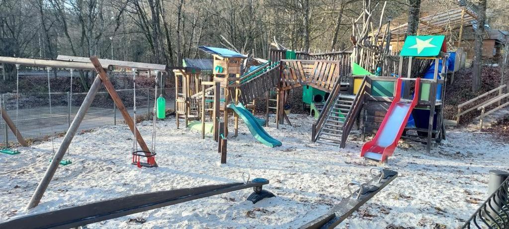Het Boshuisje In Durbuy Villa Luaran gambar